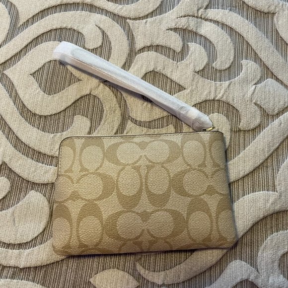 Coach Women's Signature Canvas Print with Pear Corner Zip Wristlet NWT Gold - Picture 2 of 10